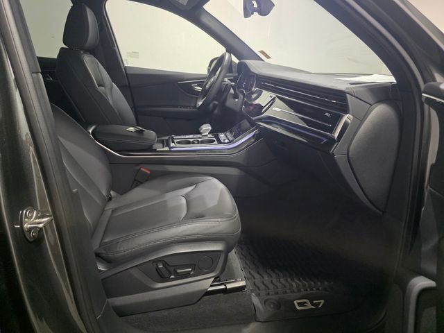 Used 2025 Audi Q7 2.0T Premium image 31