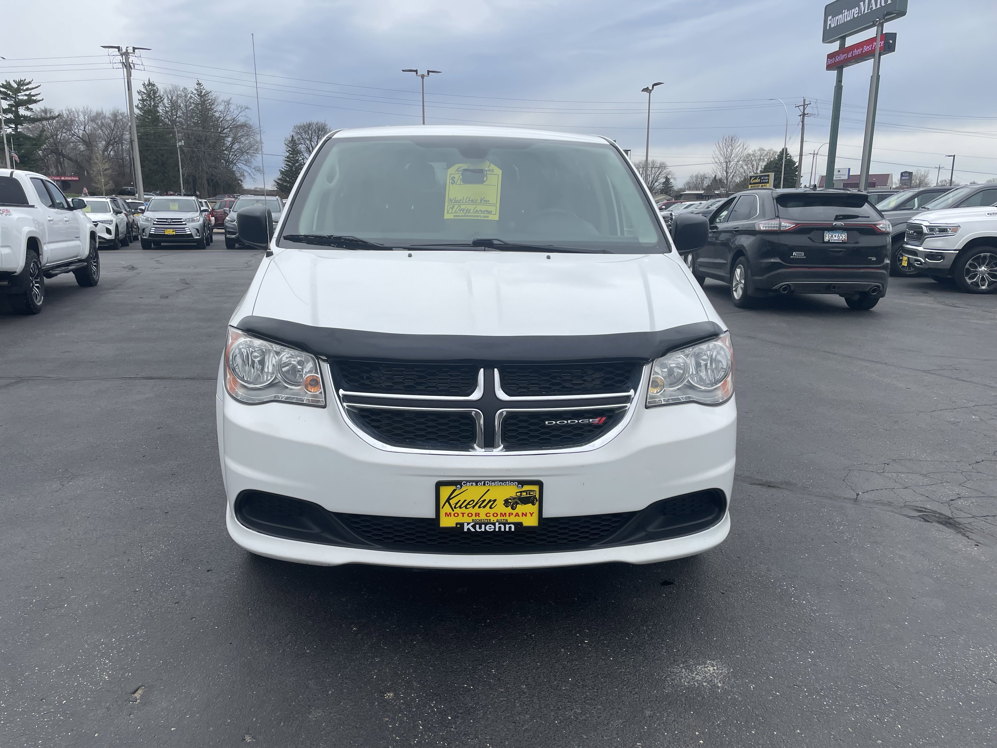 Used 2019 Dodge Grand Caravan SE FWD image 3