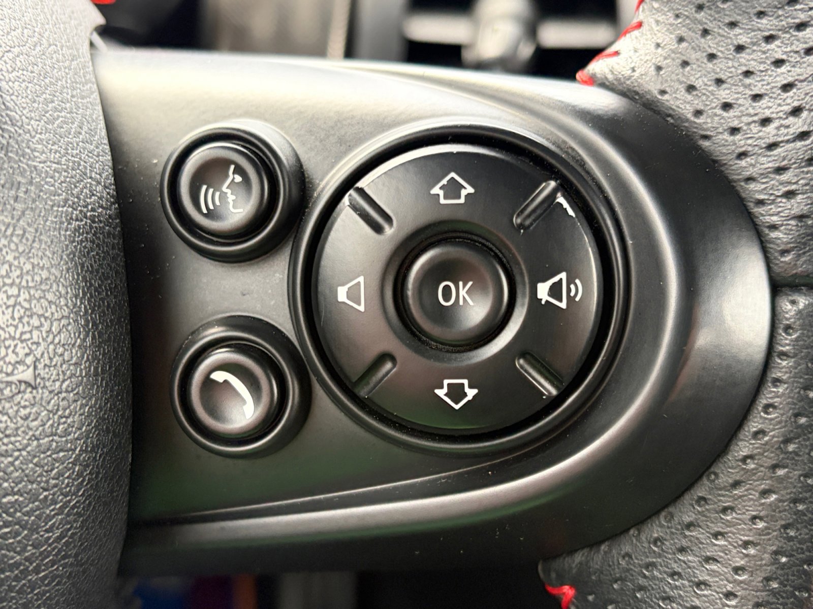 Used 2015 MINI Cooper 2-Door Hardtop image 18