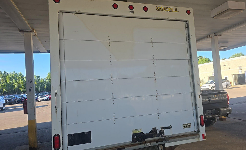 Used 2023 Ford E-450 and Econoline 450 Super Duty RWD image 4