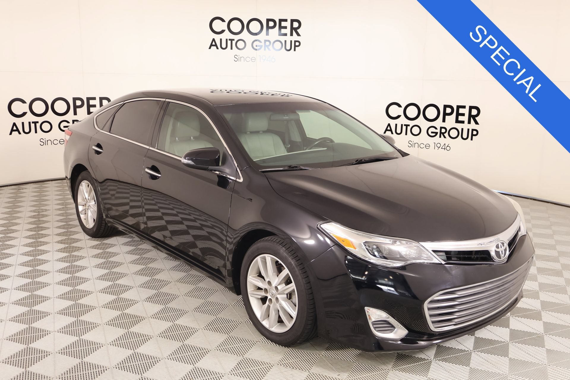 Used 2015 Toyota Avalon XLE FWD image 1