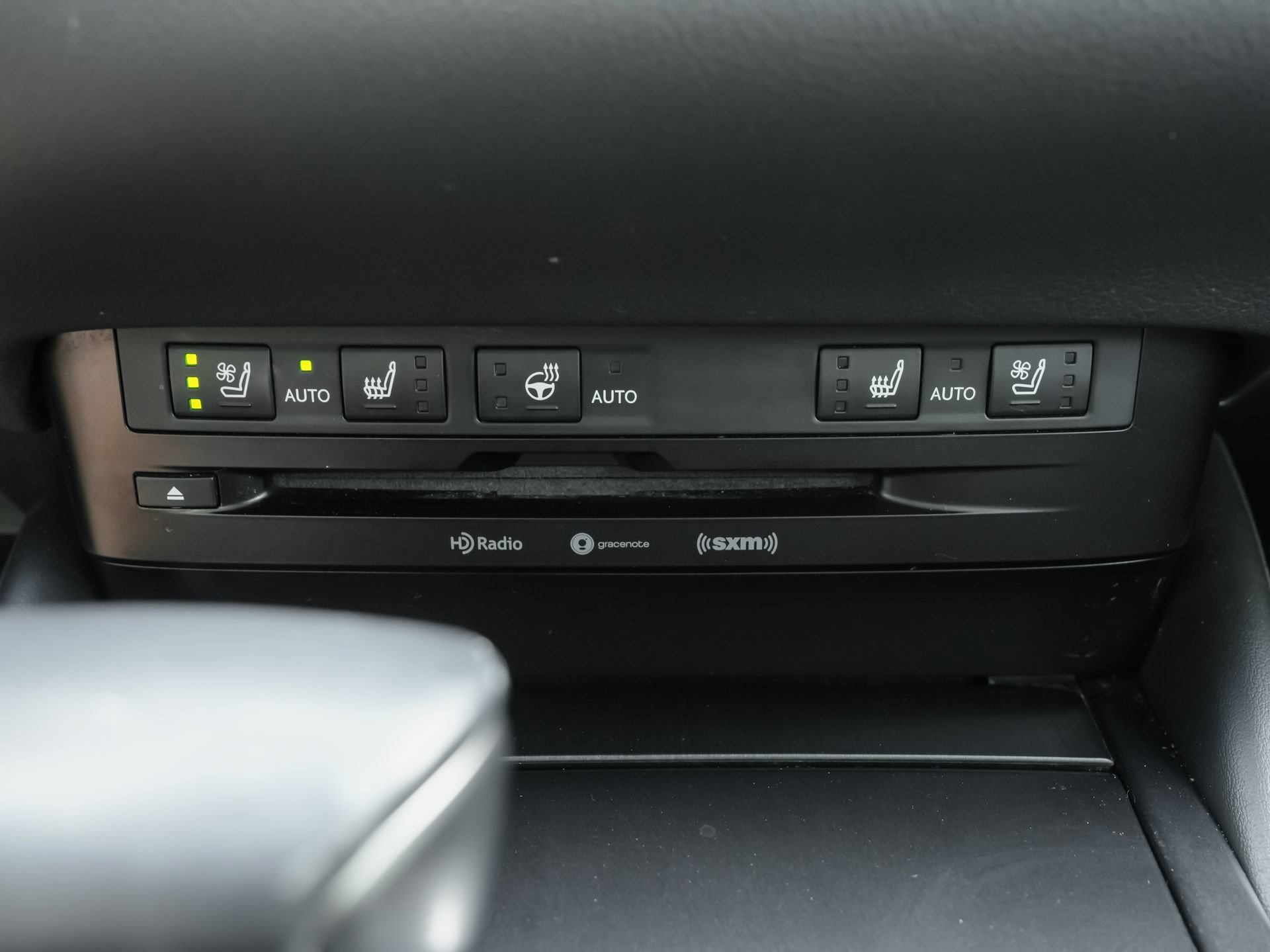 Used 2020 Lexus ES 300h w/ Premium Package FWD image 17