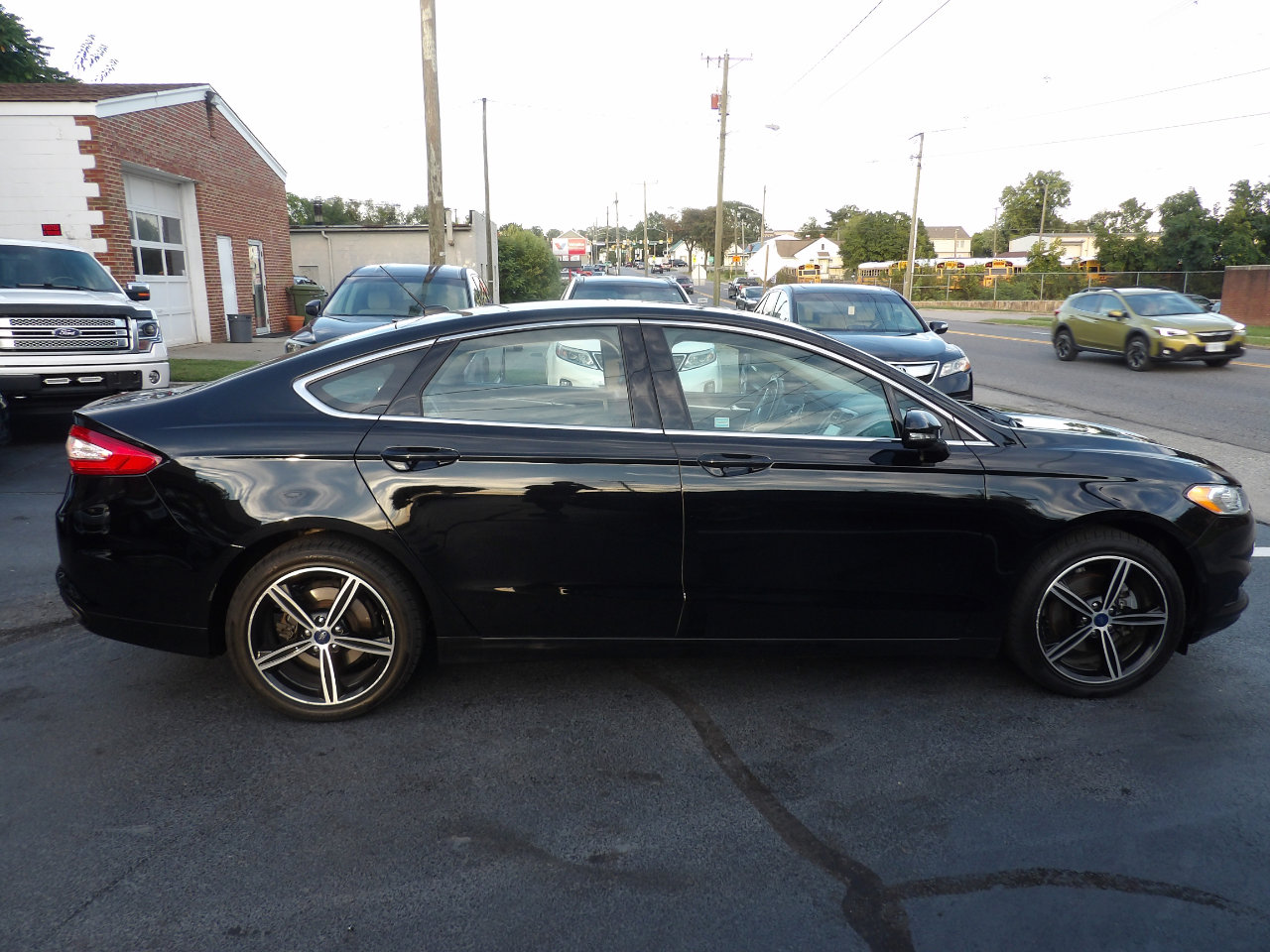 Used 2016 Ford Fusion SE w/ Equipment Group 202A image 7