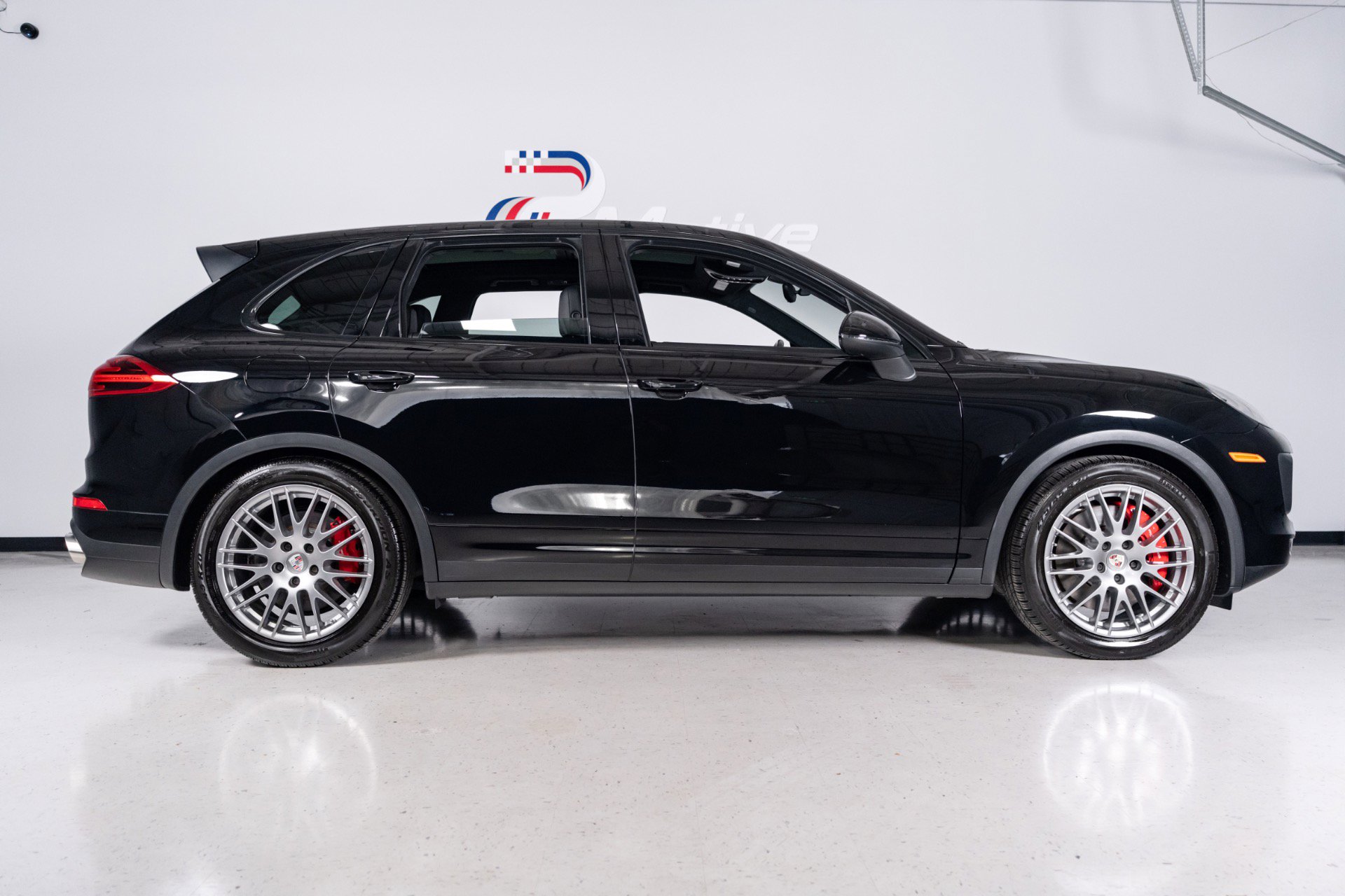 Used 2016 Porsche Cayenne Turbo AWD/4WD image 22