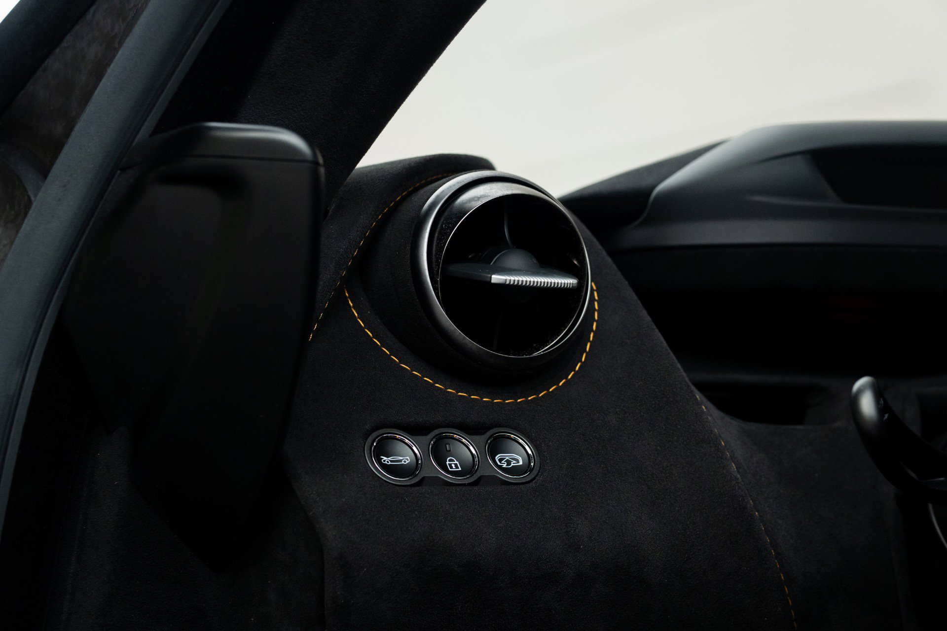 Used 2021 McLaren 765LT image 42