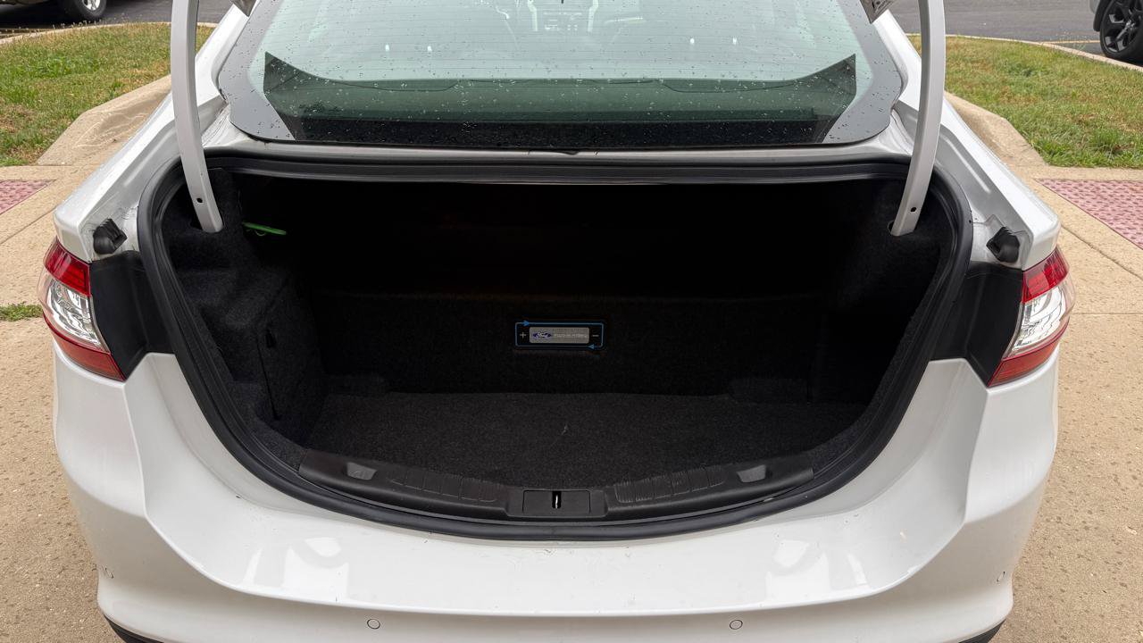Used 2016 Ford Fusion Energi SE FWD image 21