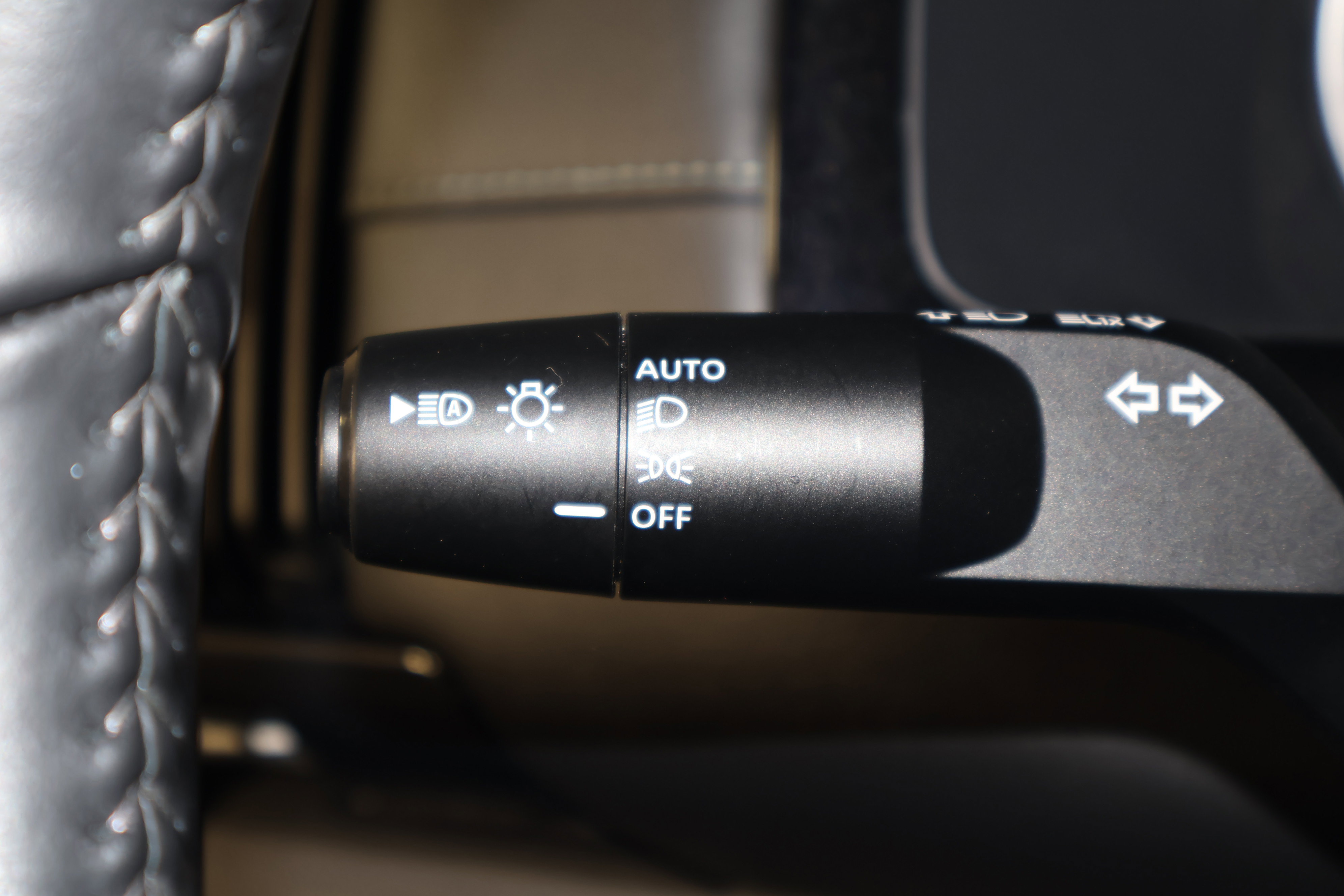 Used 2025 Nissan Pathfinder SV image 23