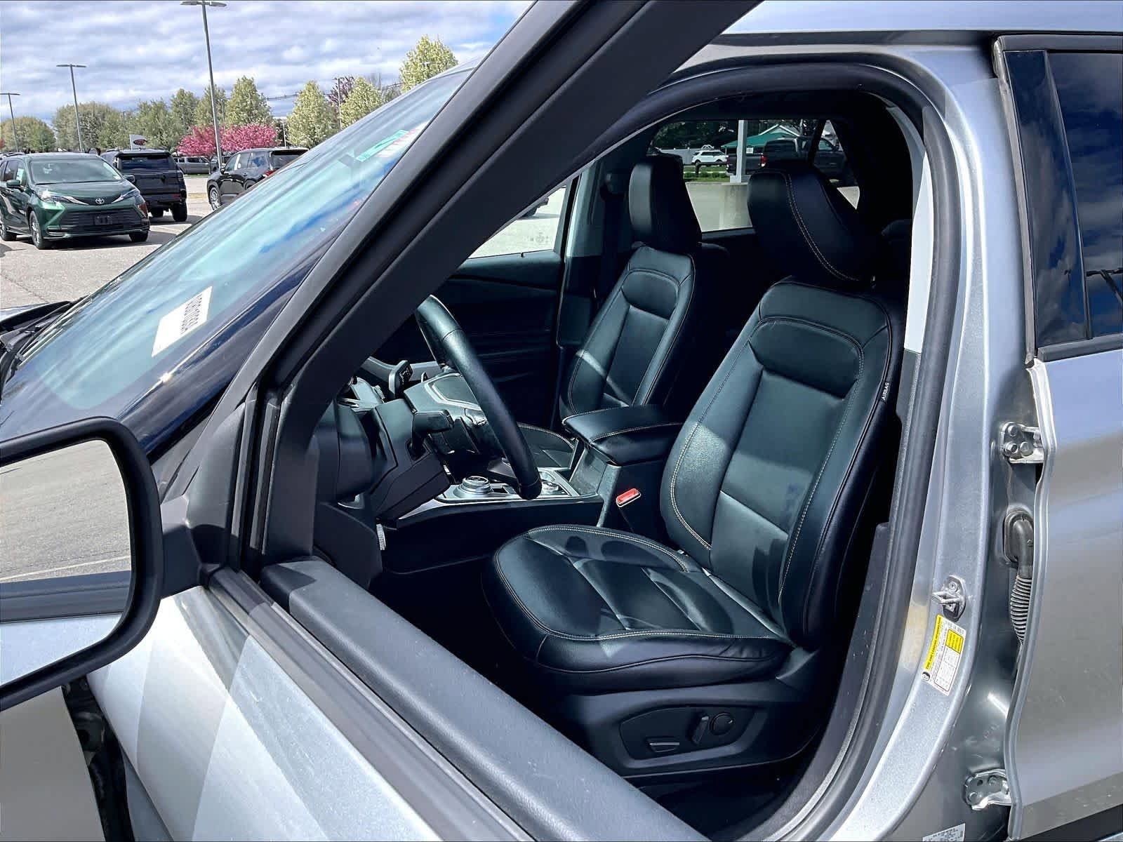 Used 2020 Ford Explorer XLT w/ Equipment Group 202A AWD/4WD image 10