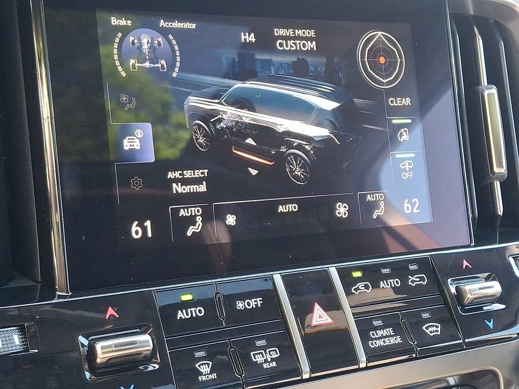 Used 2025 Lexus LX 600 4WD w/ Accessory Package (2T) image 18