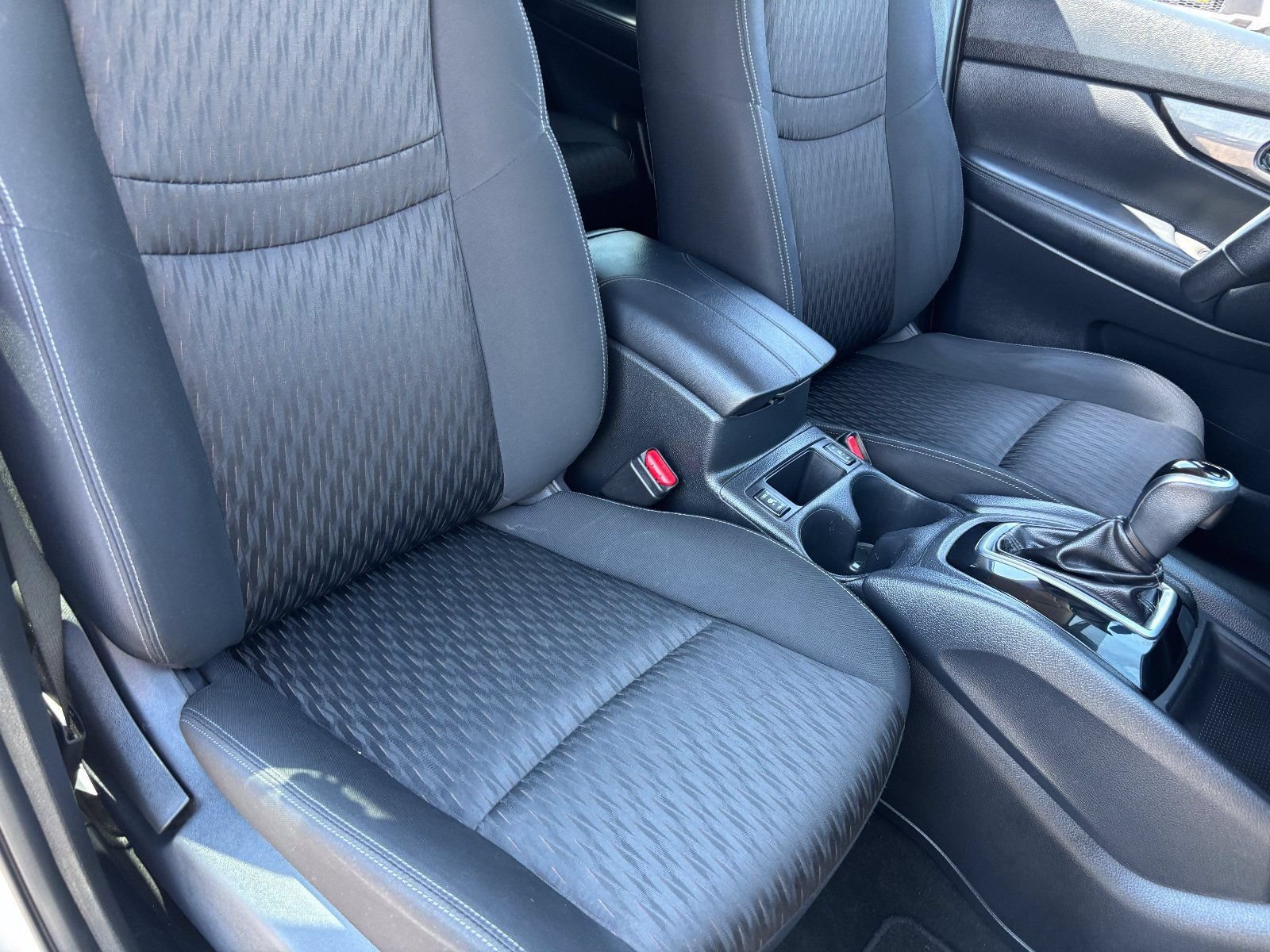 Used 2020 Nissan Rogue SV FWD image 11