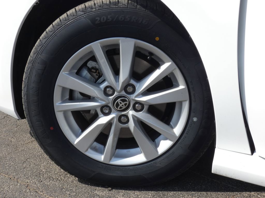 Used 2025 Toyota Camry LE FWD image 30