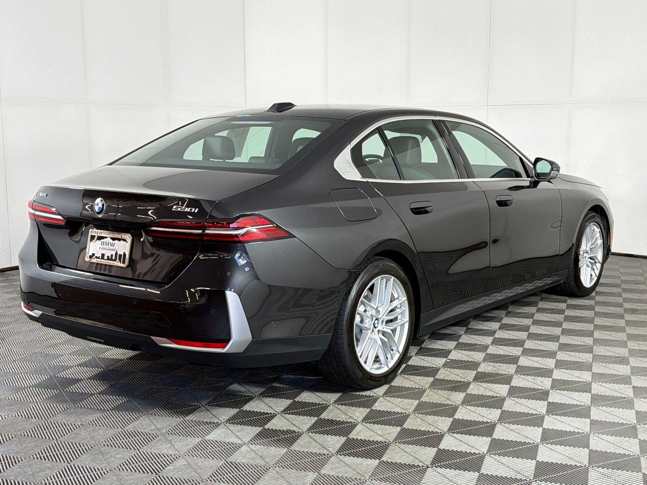 Certified 2025 BMW 530i xDrive w/ Premium Package AWD/4WD image 9