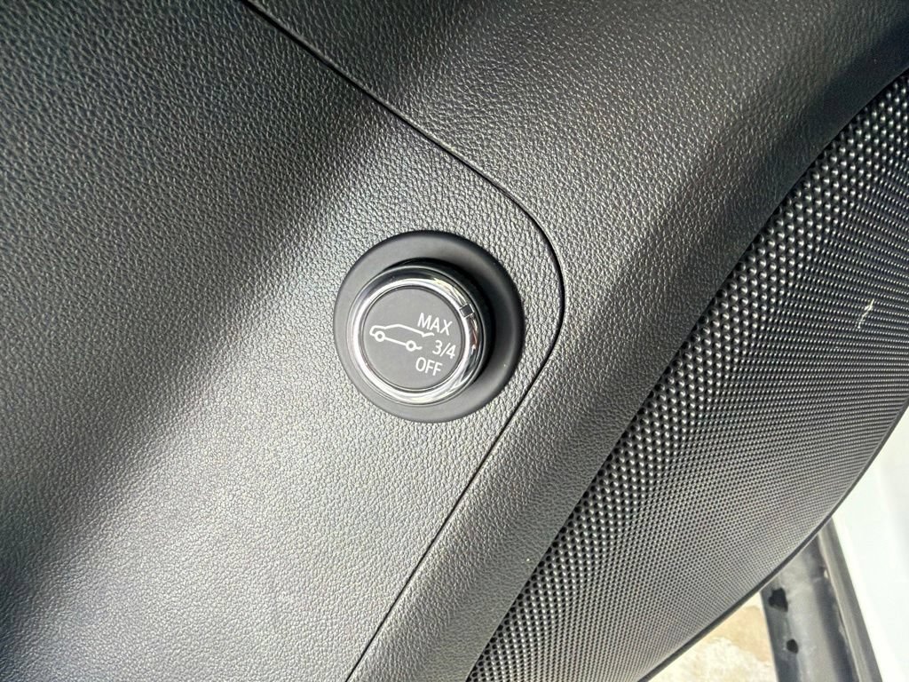 Used 2023 GMC Acadia SLE w/ Driver Convenience Package FWD image 23