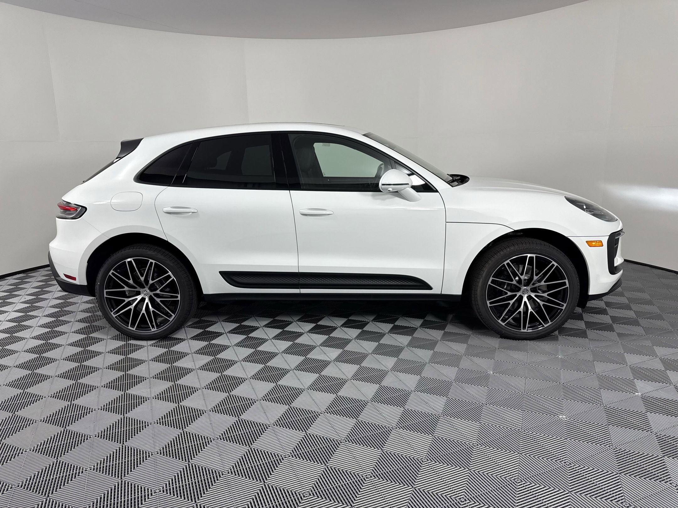 New 2025 Porsche Macan image 8