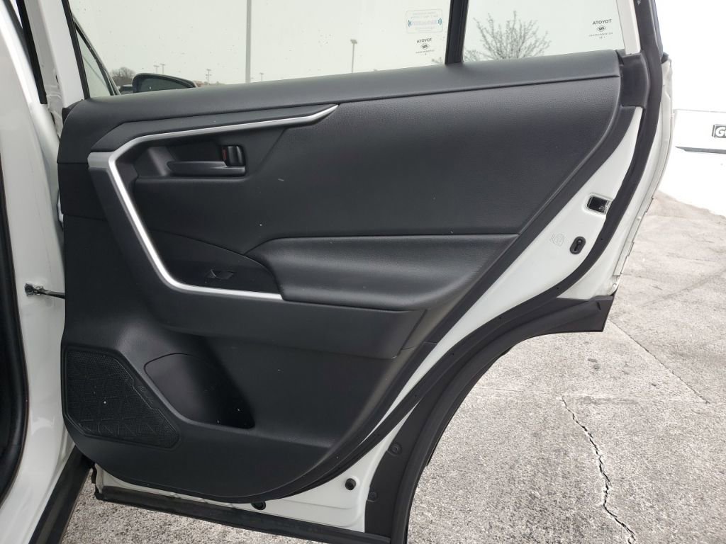 Used 2021 Toyota RAV4 LE image 35