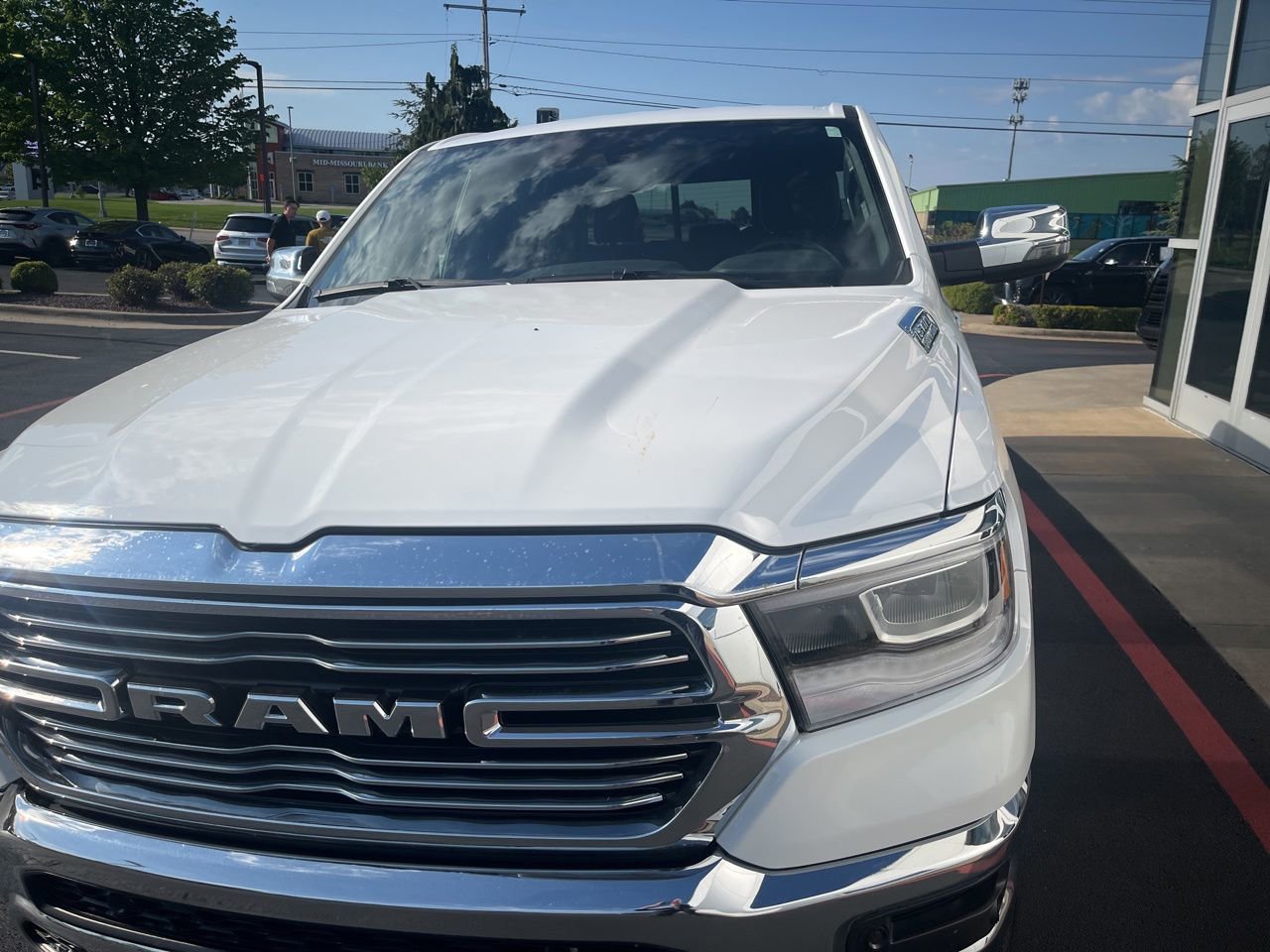 Used 2023 RAM 1500 Laramie AWD/4WD image 3