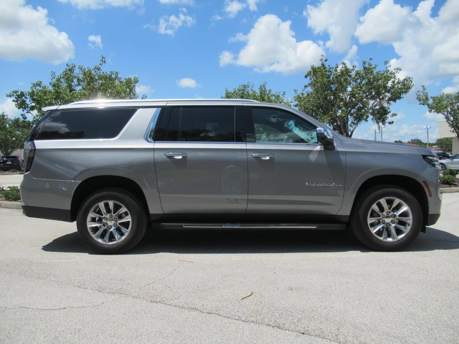 Used 2026 Chevrolet Suburban Premier AWD/4WD image 2