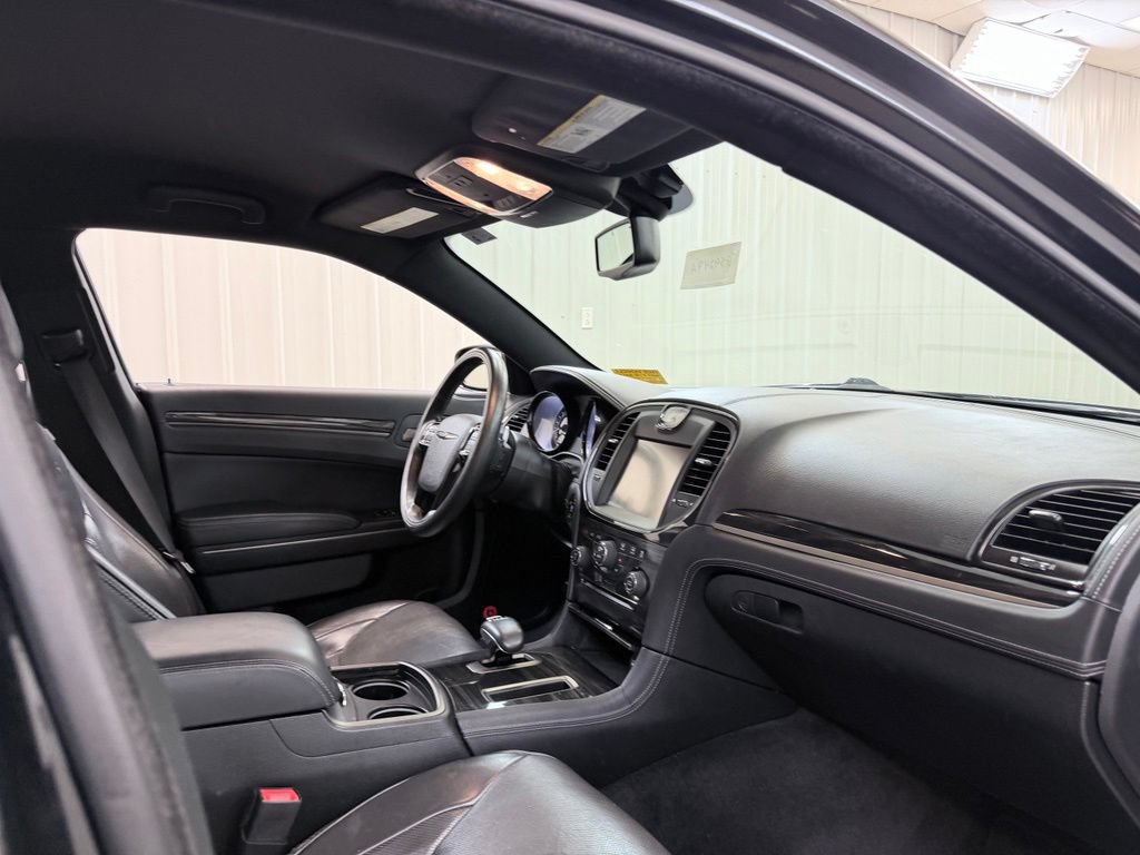 Used 2014 Chrysler 300 C AWD/4WD image 34