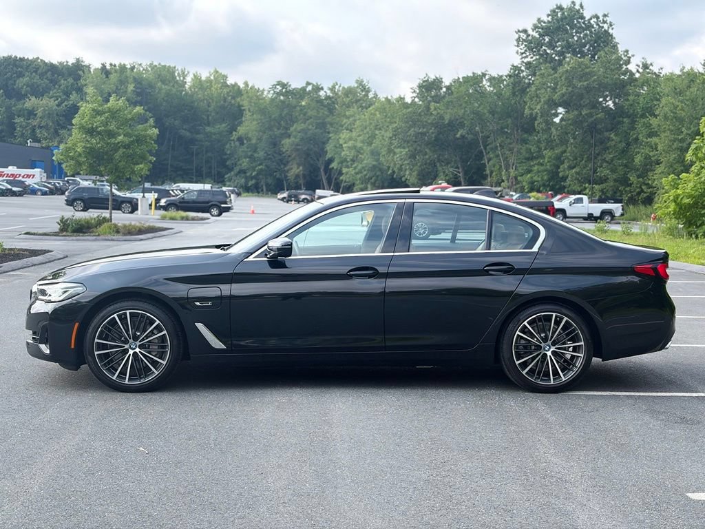 Used 2023 BMW 530e xDrive w/ Convenience Package AWD/4WD image 3