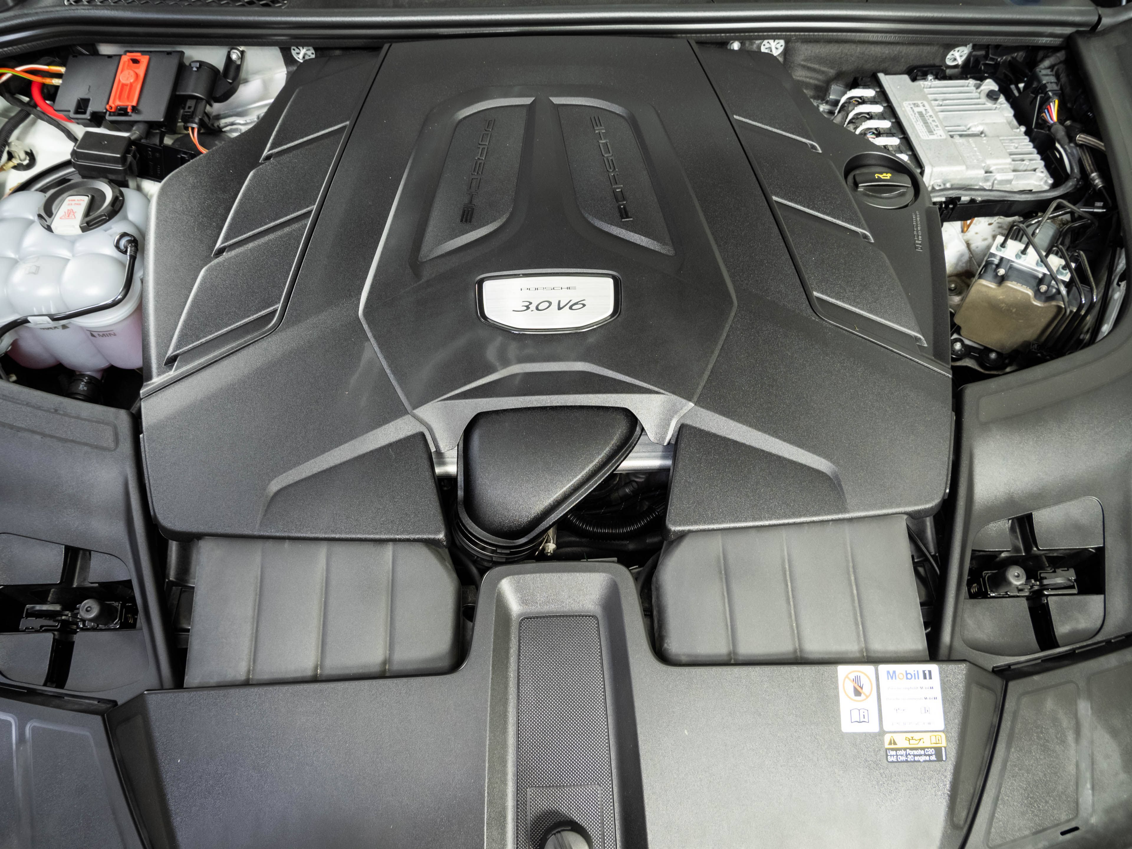 Certified 2023 Porsche Cayenne AWD/4WD image 34