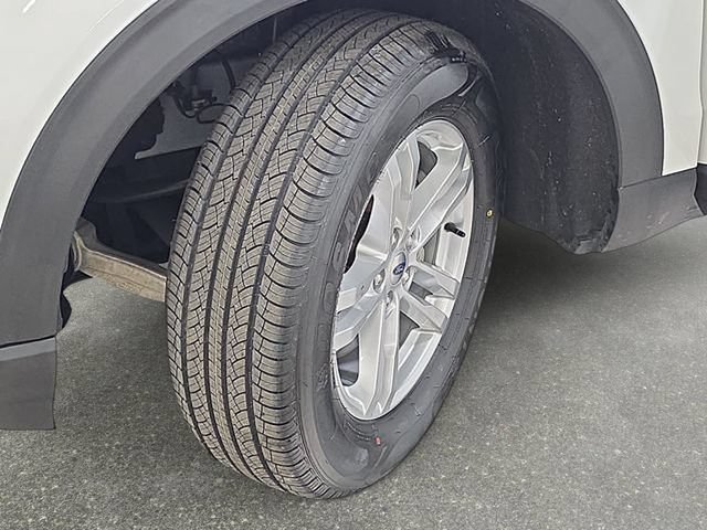 Used 2023 Ford Explorer XLT w/ Equipment Group 202A AWD/4WD image 32