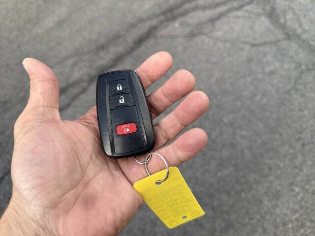 Used 2022 Toyota RAV4 XLE AWD/4WD image 5