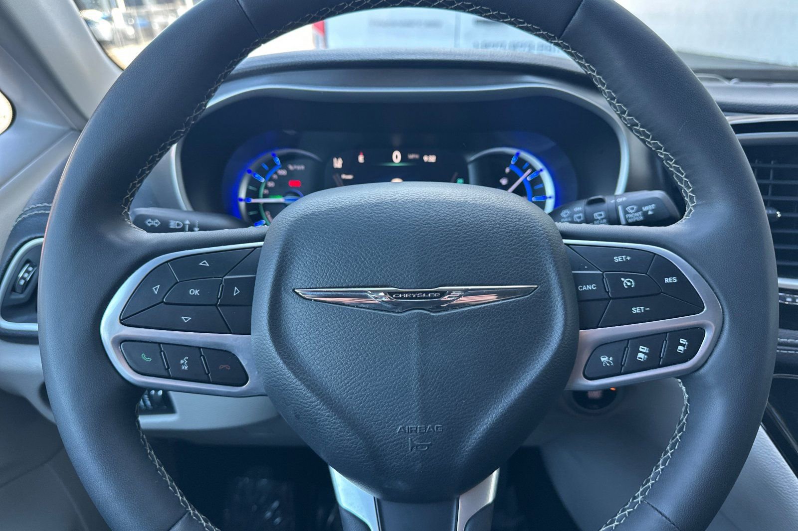 Used 2024 Chrysler Pacifica Select image 29