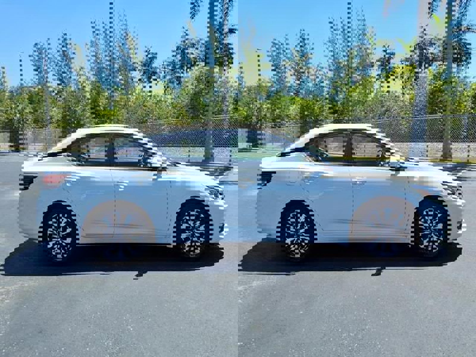 Used 2023 Nissan Sentra SV w/ SV Premium Package image 17