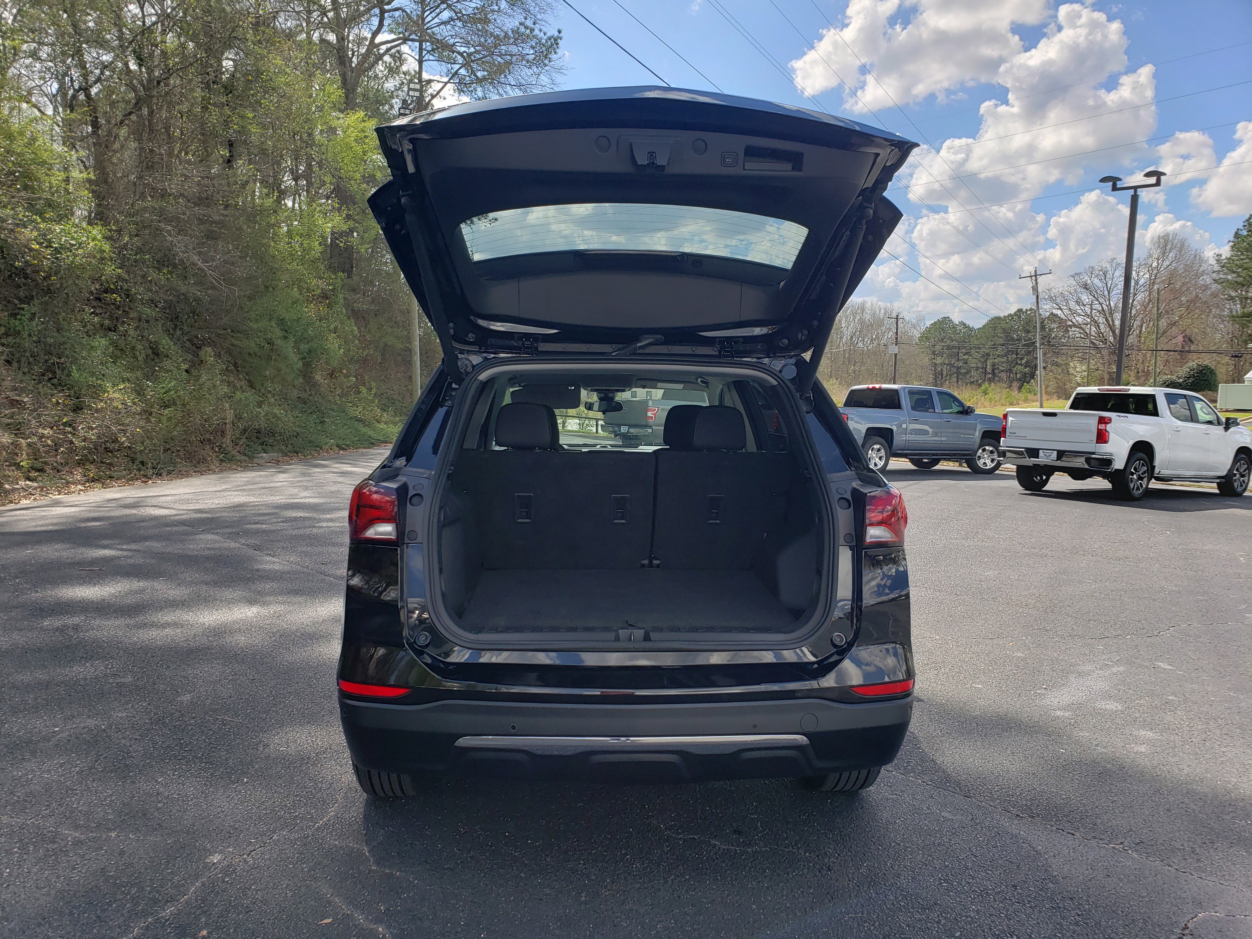 Used 2022 Chevrolet Equinox LT w/ Driver Convenience Package image 8