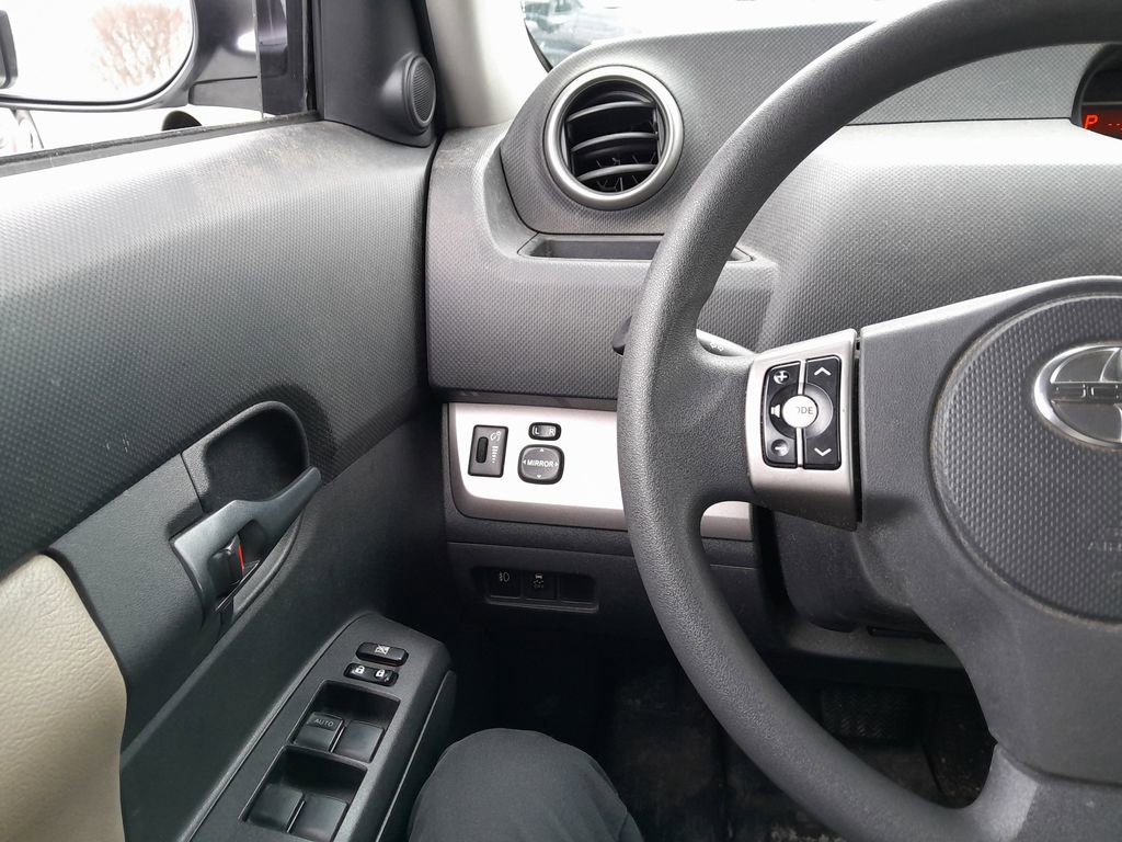 Used 2015 Scion xB image 17