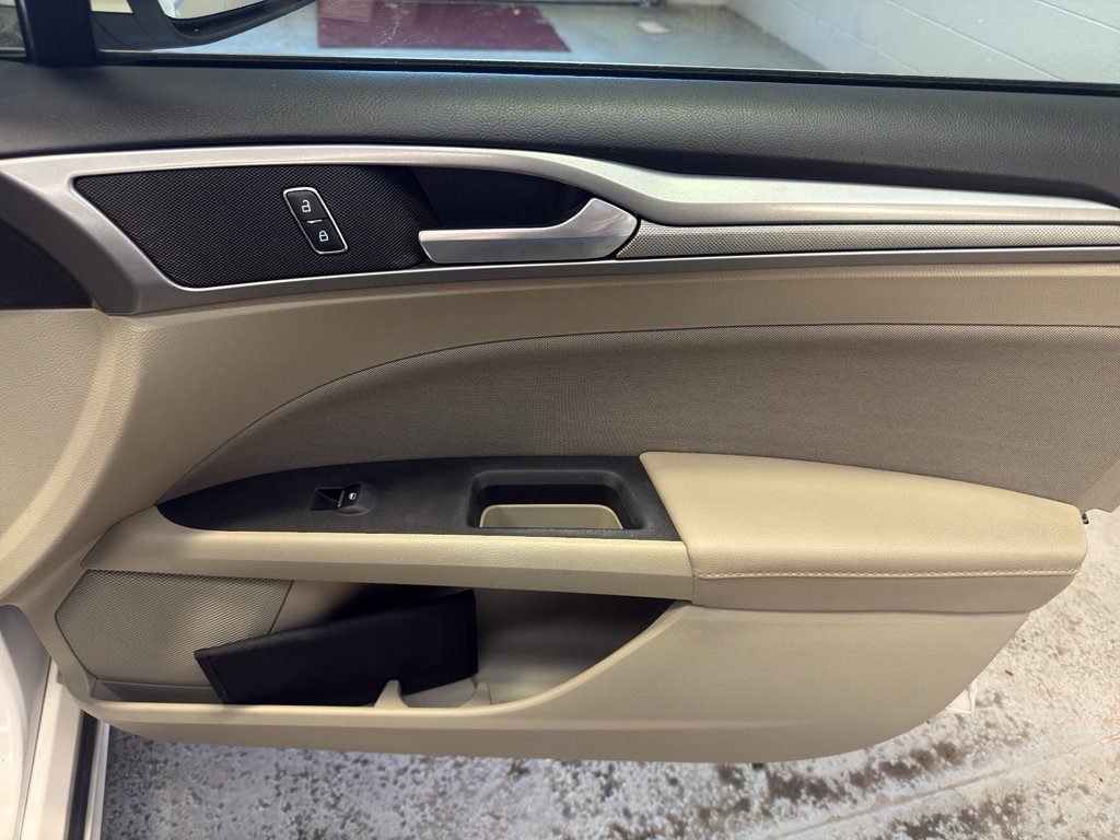 Used 2019 Ford Fusion SE FWD image 20