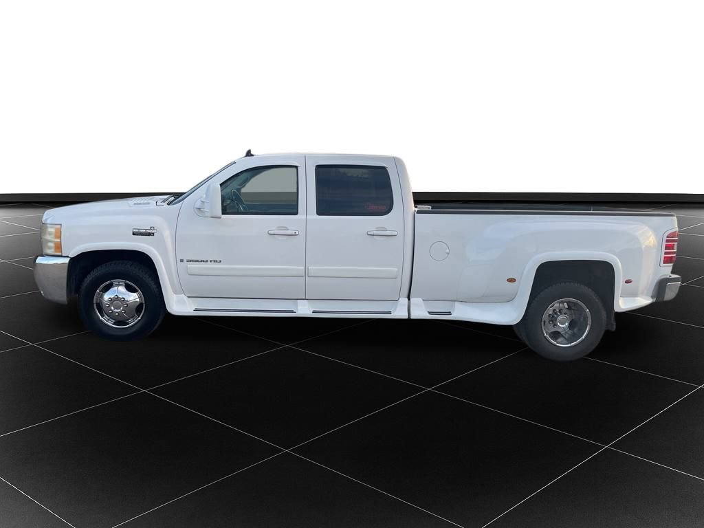 Used 2008 Chevrolet Silverado 3500 LTZ w/ EZ-Lift Tailgate Package image 2