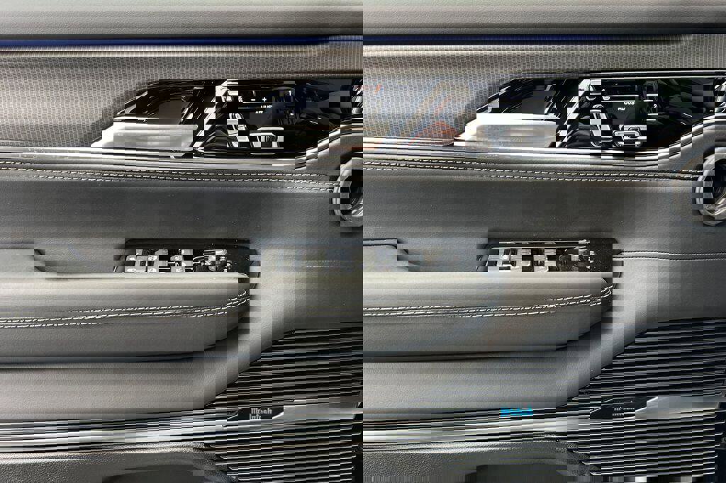 New 2026 Jeep Grand Wagoneer Summit w/ Premium Group III image 11