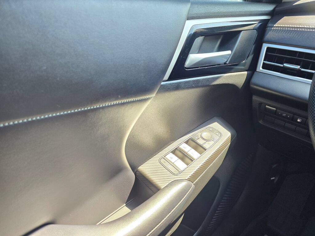 Used 2023 Mitsubishi Outlander 4WD Plug-In Hybrid image 29