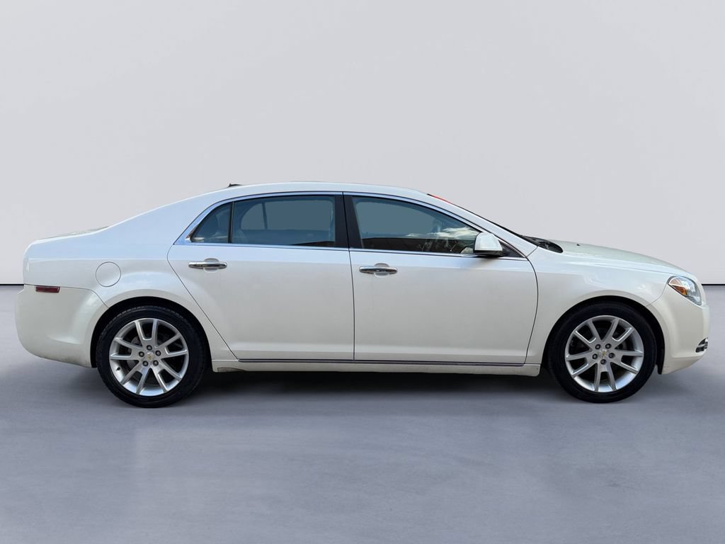 Used 2010 Chevrolet Malibu LTZ FWD image 2