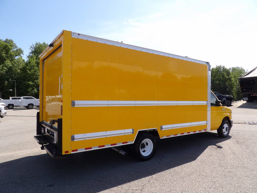 Used 2021 Ford E-350 and Econoline 350 Super Duty RWD image 8