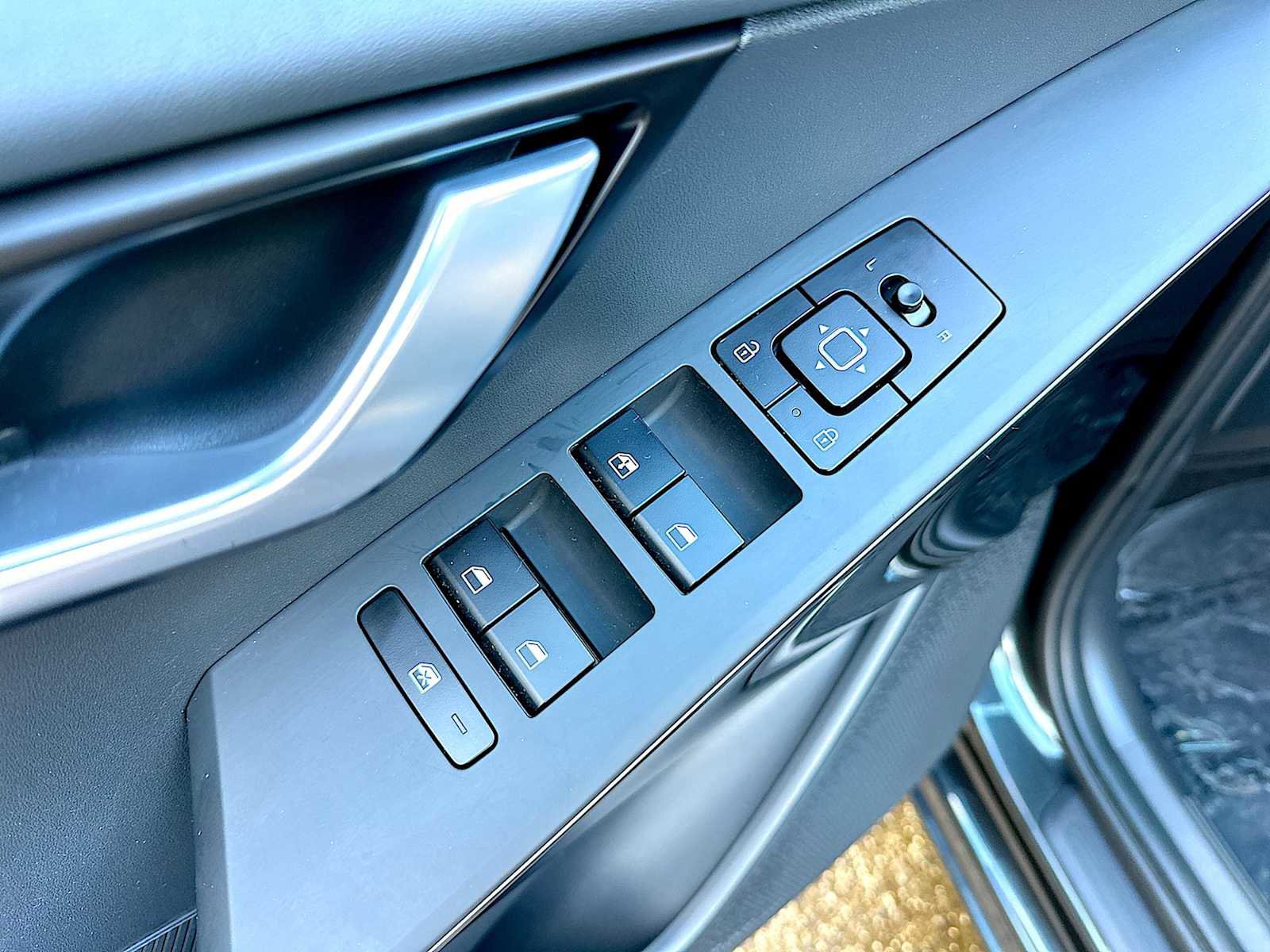 Used 2023 Kia Niro EX w/ EX Cold Weather Package image 15