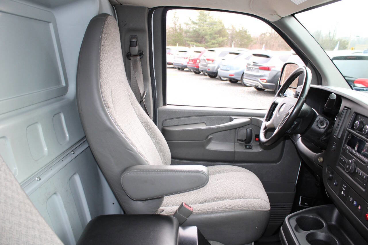Used 2015 Chevrolet Express 2500 image 11