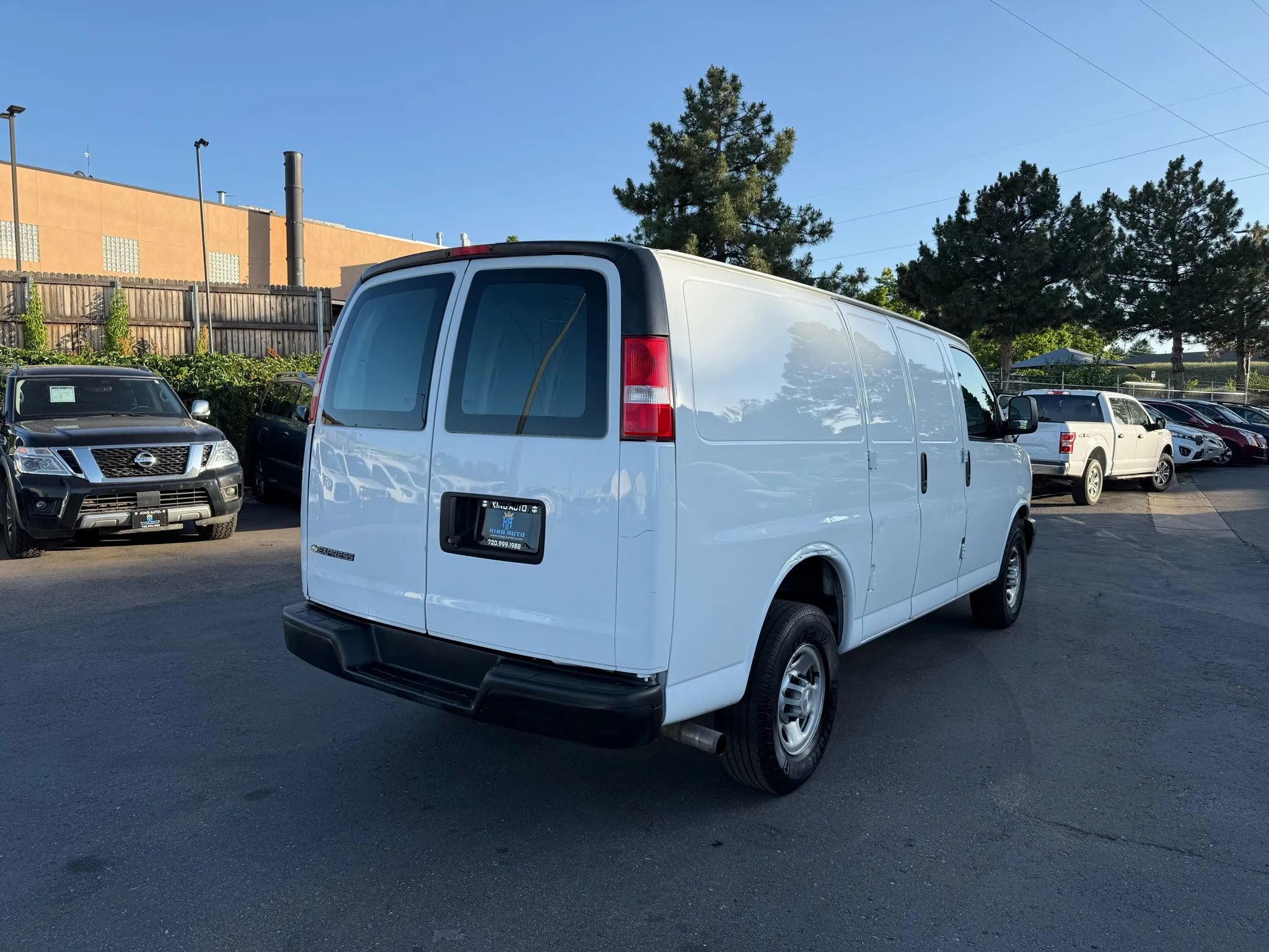 Used 2018 Chevrolet Express 2500 image 5