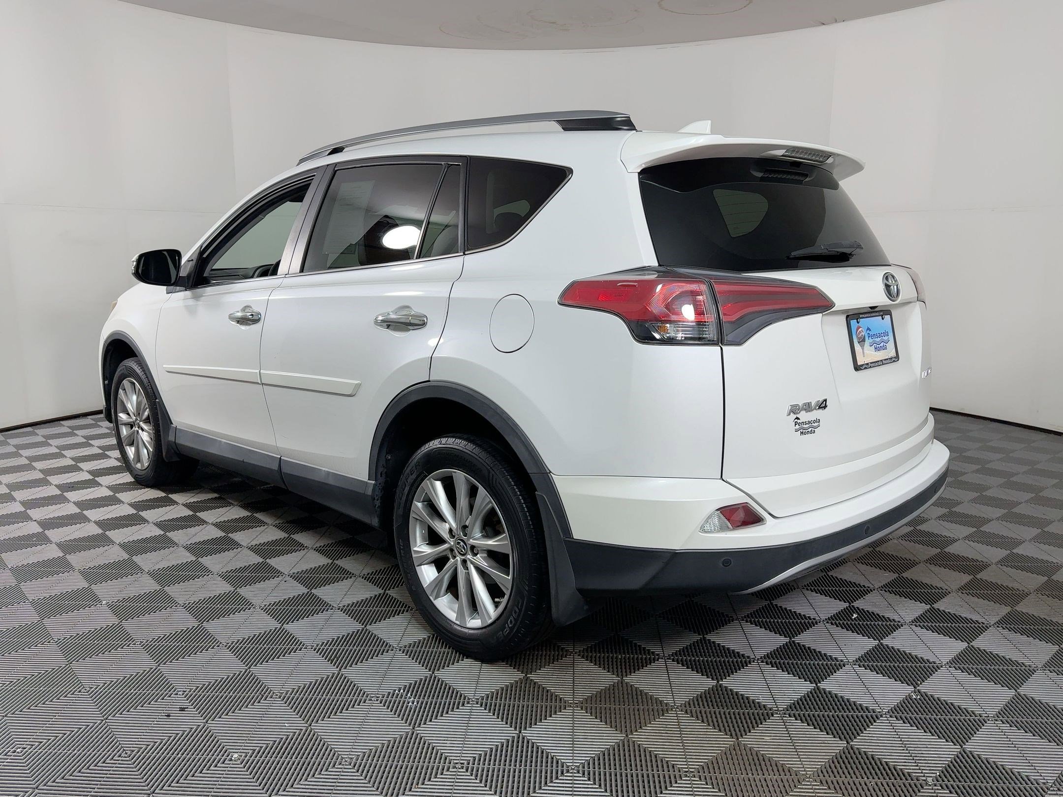 Used 2018 Toyota RAV4 Limited w/ Advanced Technology Package image 3