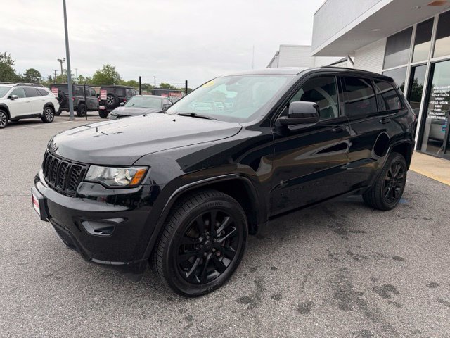 Used 2018 Jeep Grand Cherokee Altitude AWD/4WD image 23