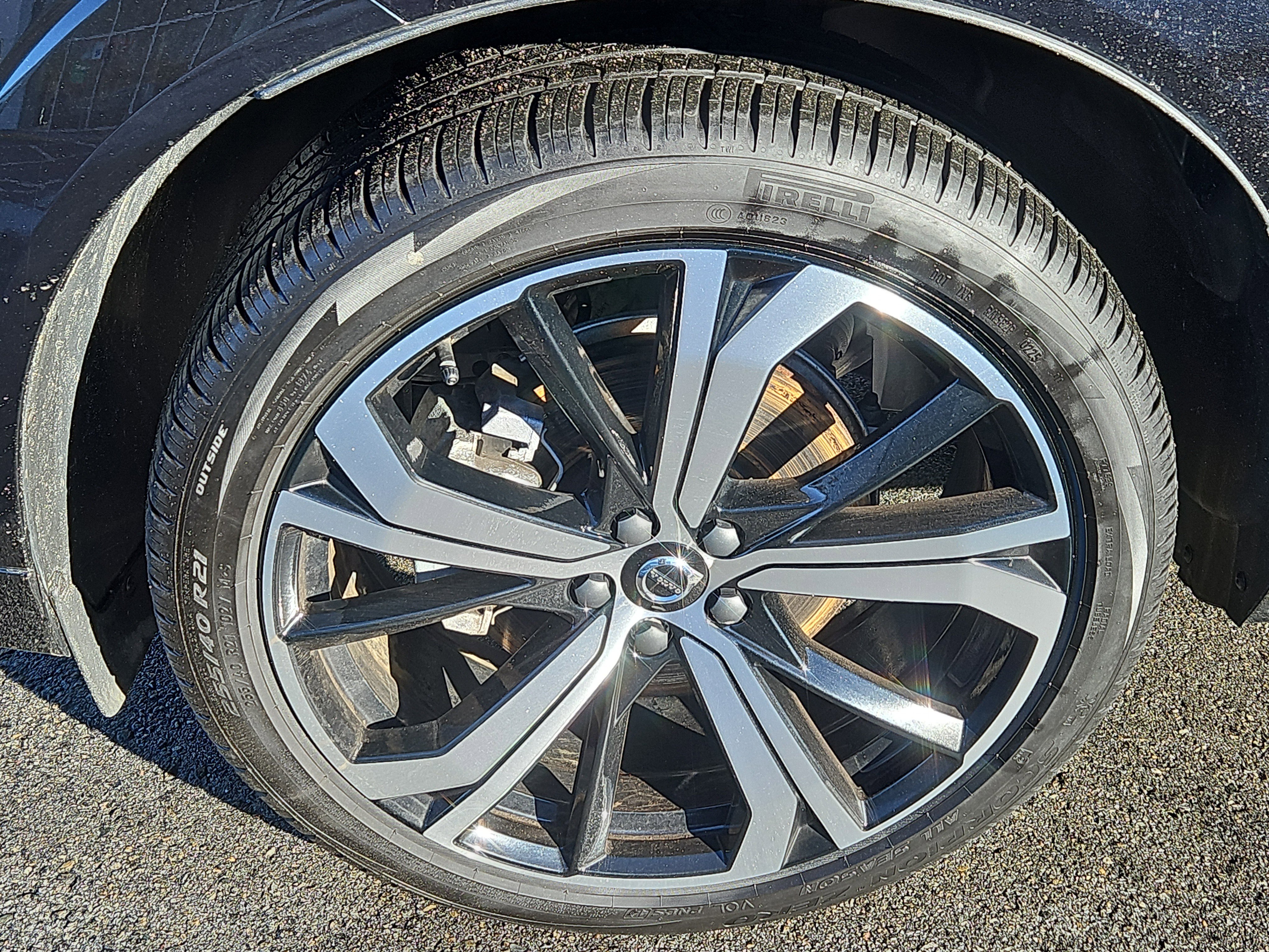 Used 2025 Volvo XC60 B5 Ultra w/ Protection Package Premier image 4