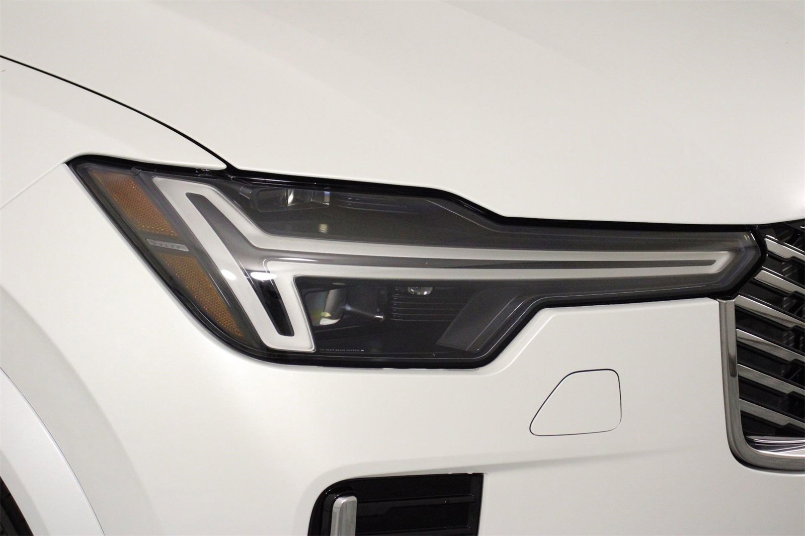 New 2026 Volvo XC90 B6 Plus w/ Protection Package Premier image 14