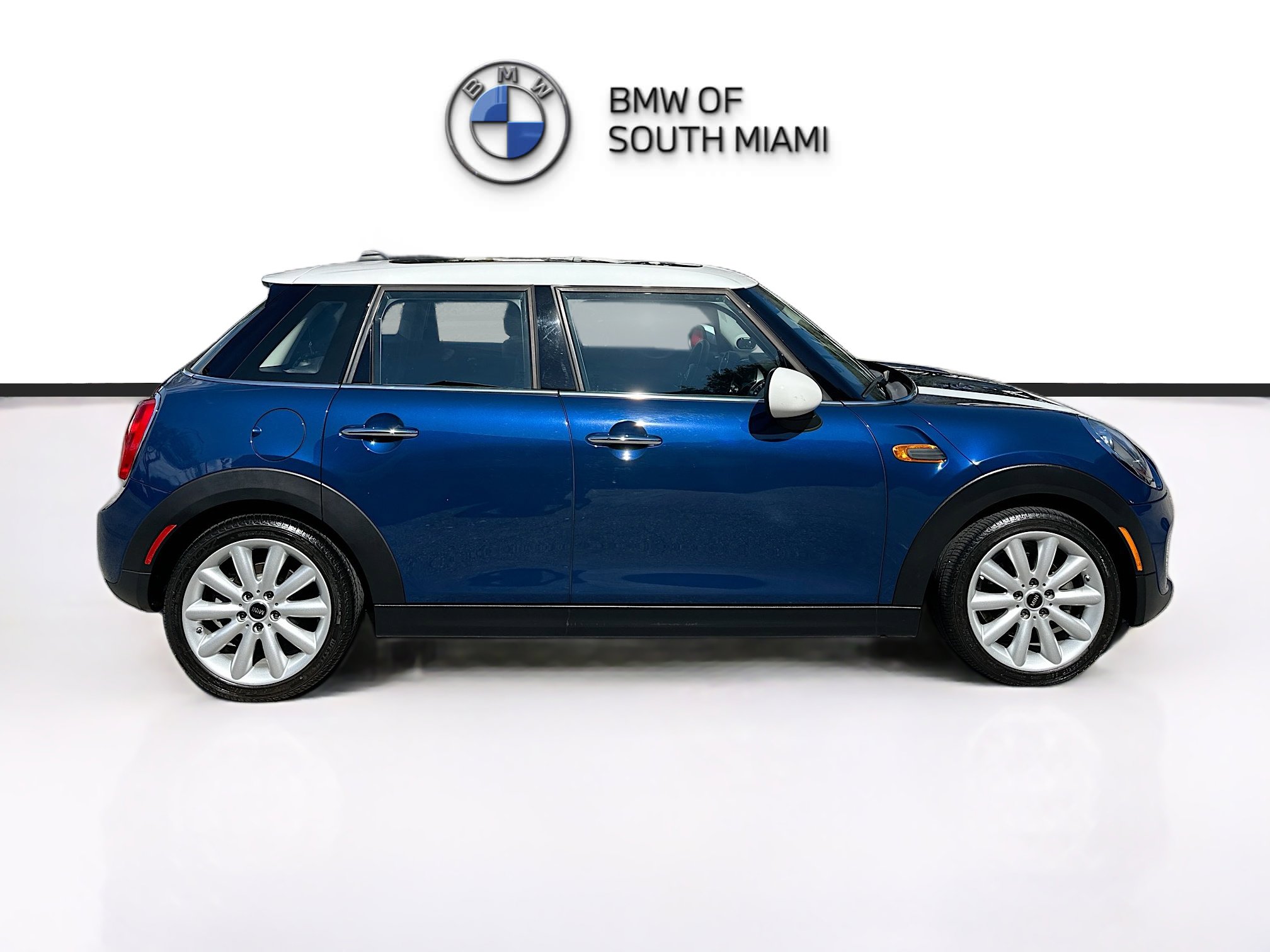 Used 2015 MINI Cooper 4-Door Hardtop image 8