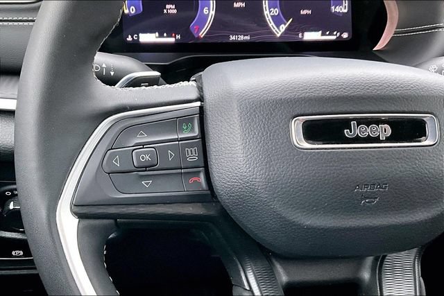 Used 2025 Jeep Grand Cherokee Altitude RWD image 11