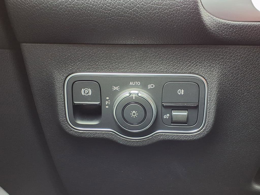 New 2024 Mercedes-Benz EQB 300 4MATIC image 23