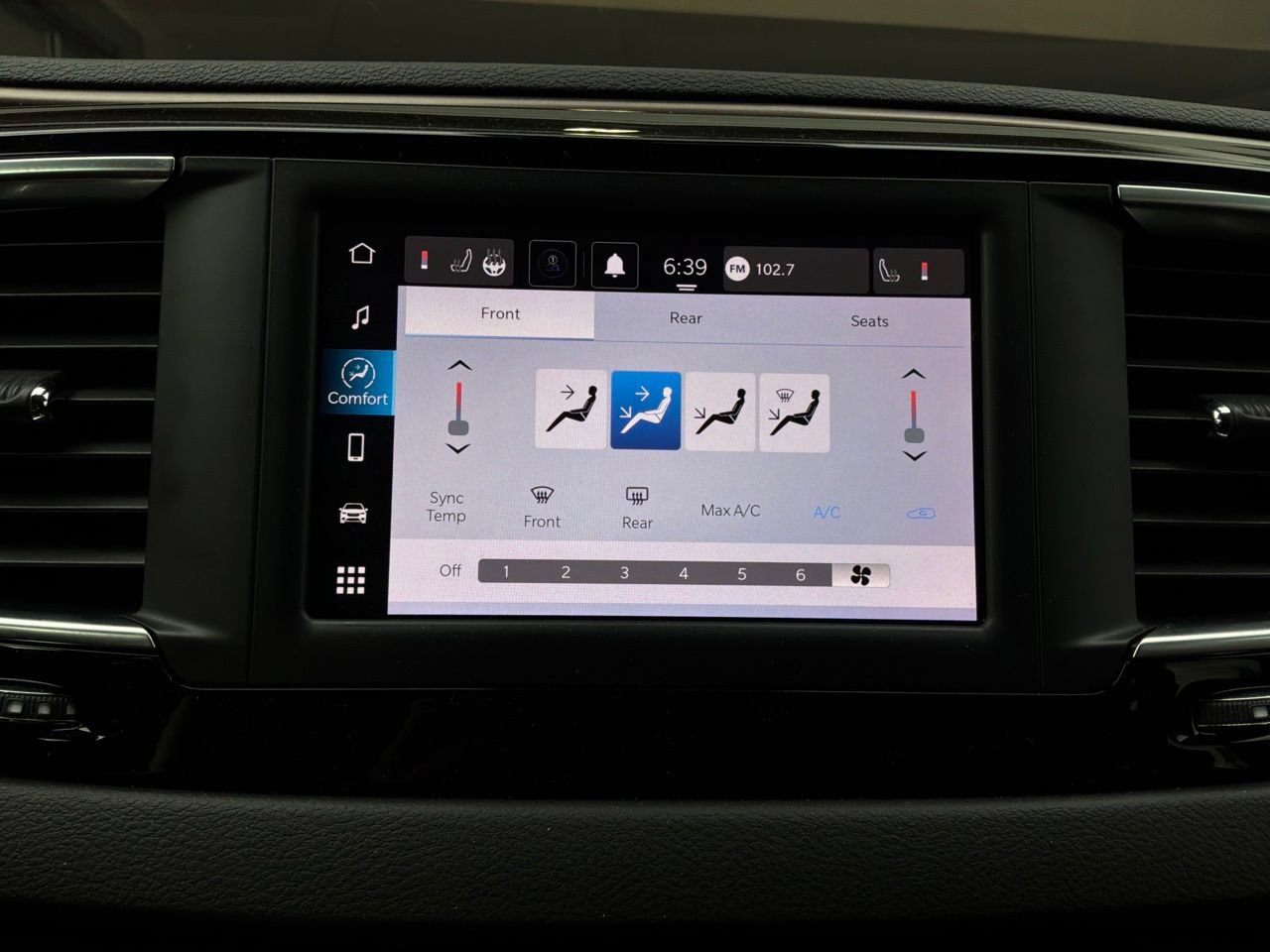 Used 2024 Chrysler Voyager LX FWD image 33