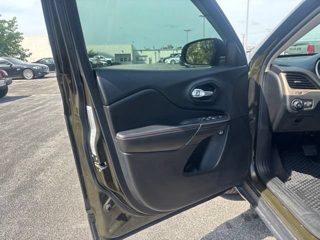 Used 2016 Jeep Cherokee 75th Anniversary AWD/4WD image 13
