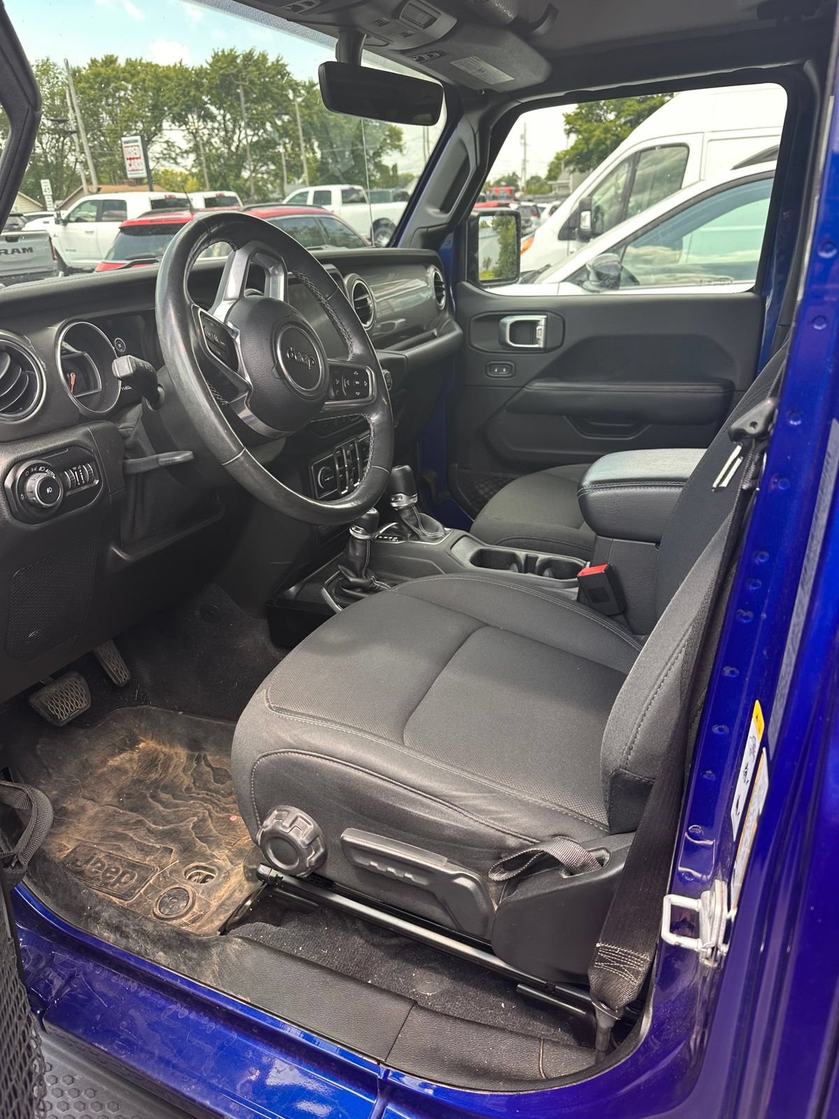 Used 2019 Jeep Wrangler Unlimited Sahara AWD/4WD image 7