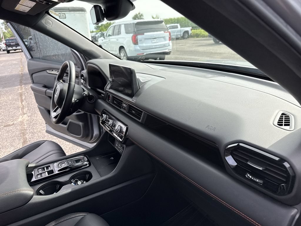 Used 2025 Honda Pilot TrailSport image 36